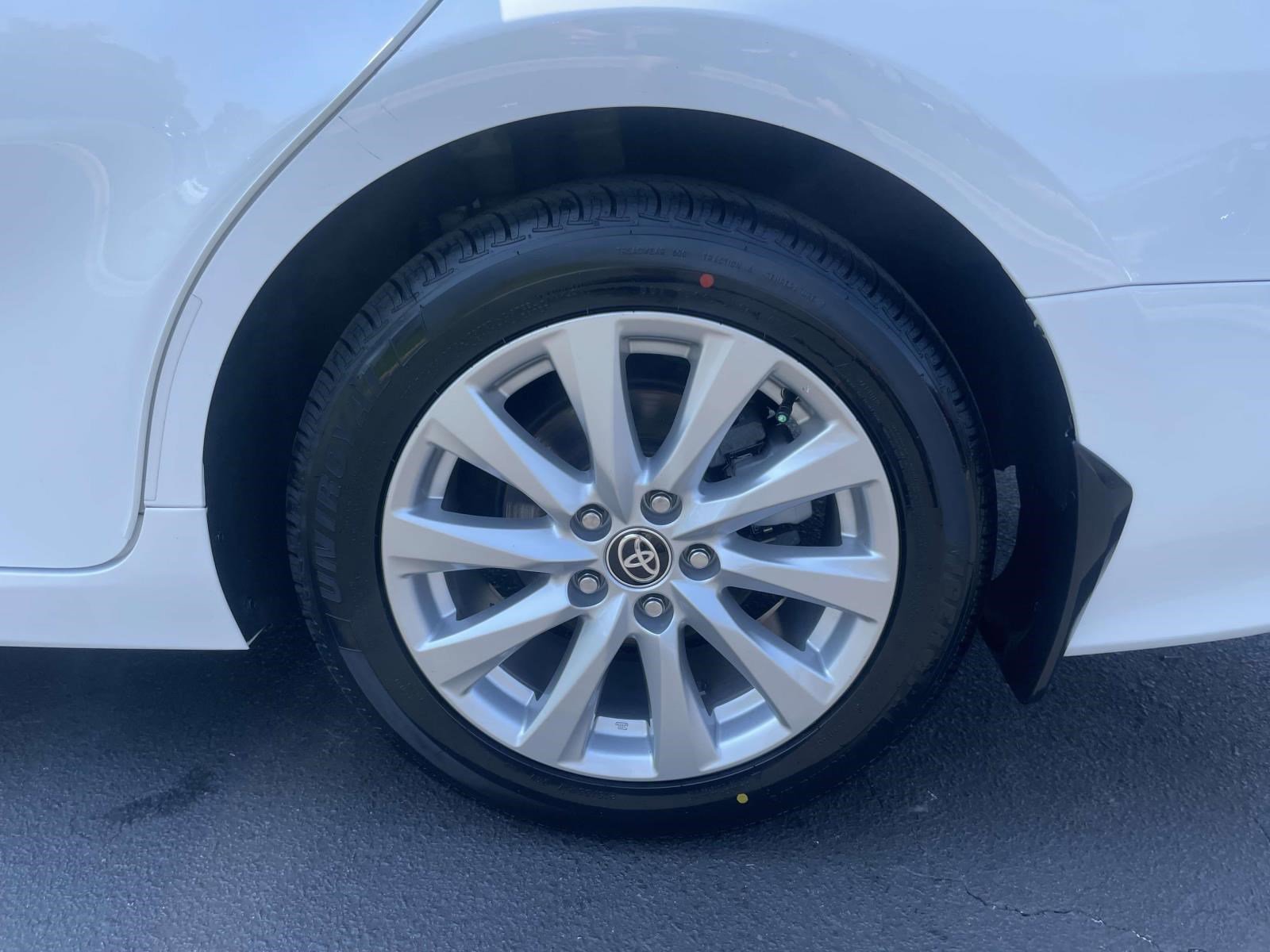Used 2020 White Toyota LE image 7