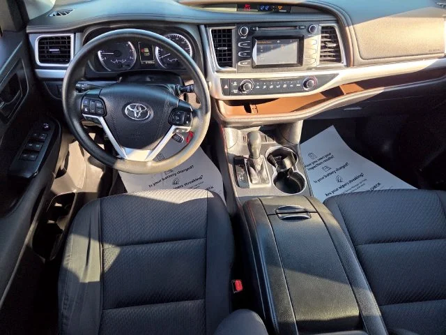 Used 2019 White Toyota LE image 9