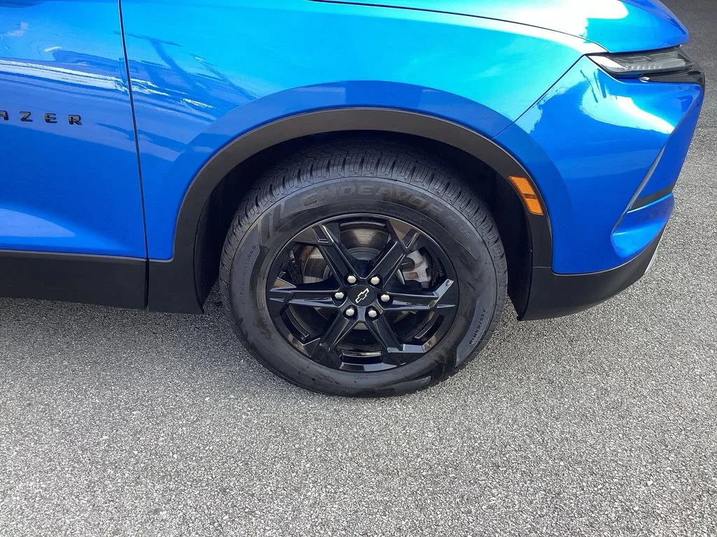 Used 2024 Riptide Blue Metallic Chevrolet 3LT image 26