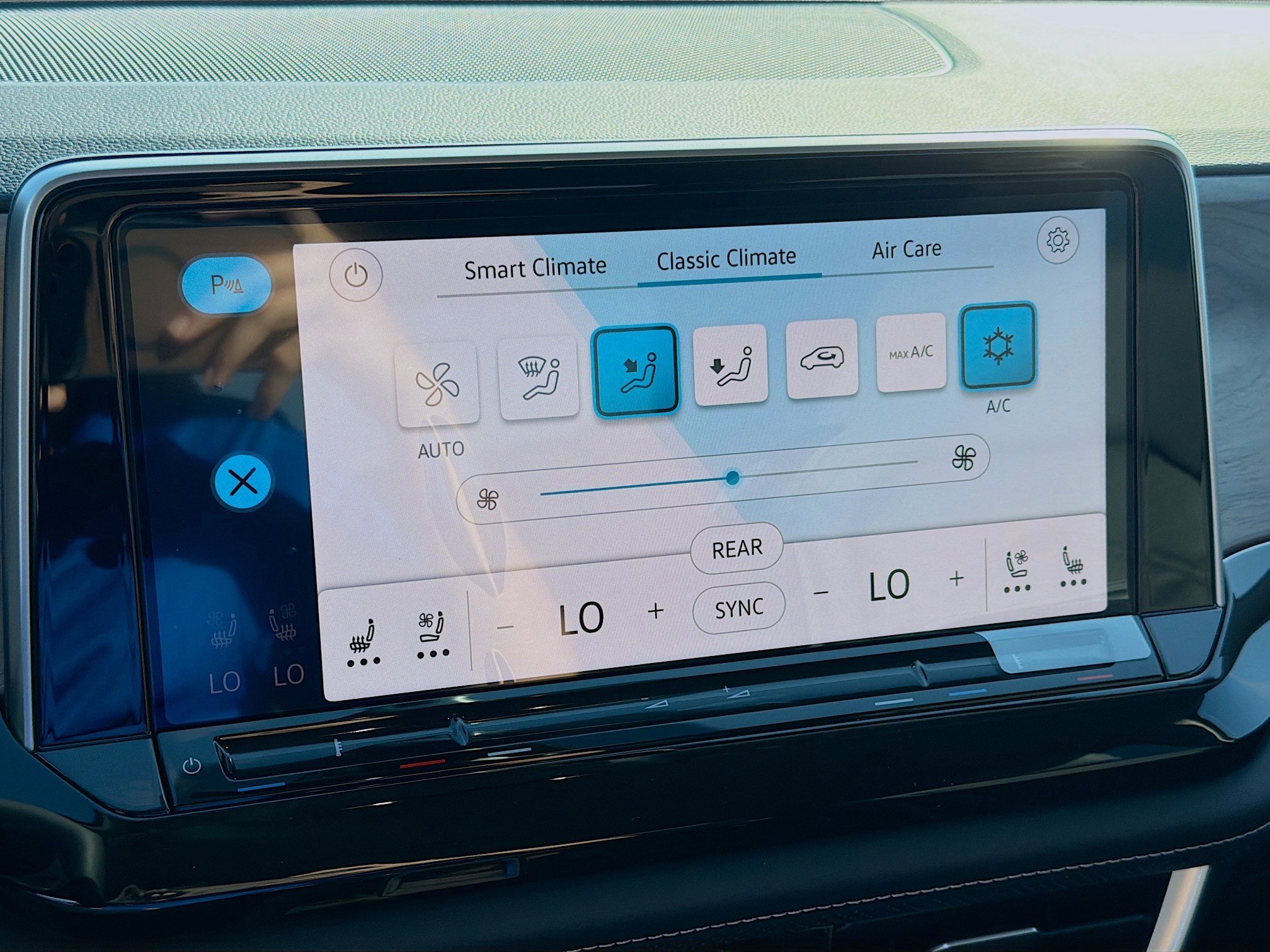 2026 Volkswagen Atlas SE w/Tech - Photo 14