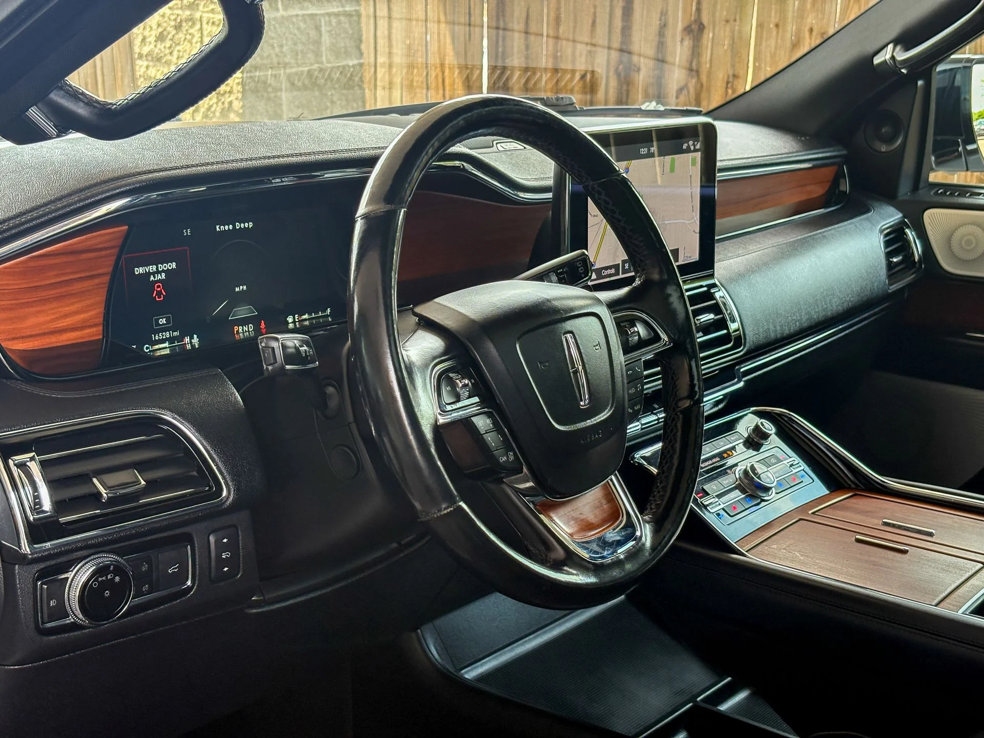 Used 2019 White Lincoln Reserve image 21