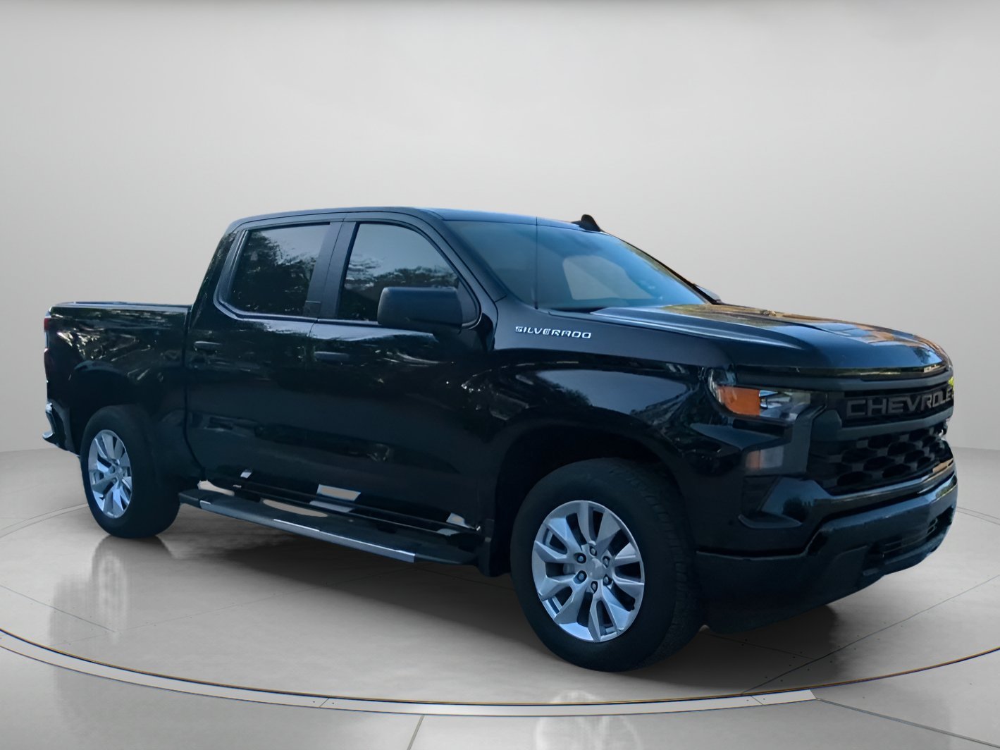 Used 2024 Black Chevrolet Custom Crew Cab Pickup image 34