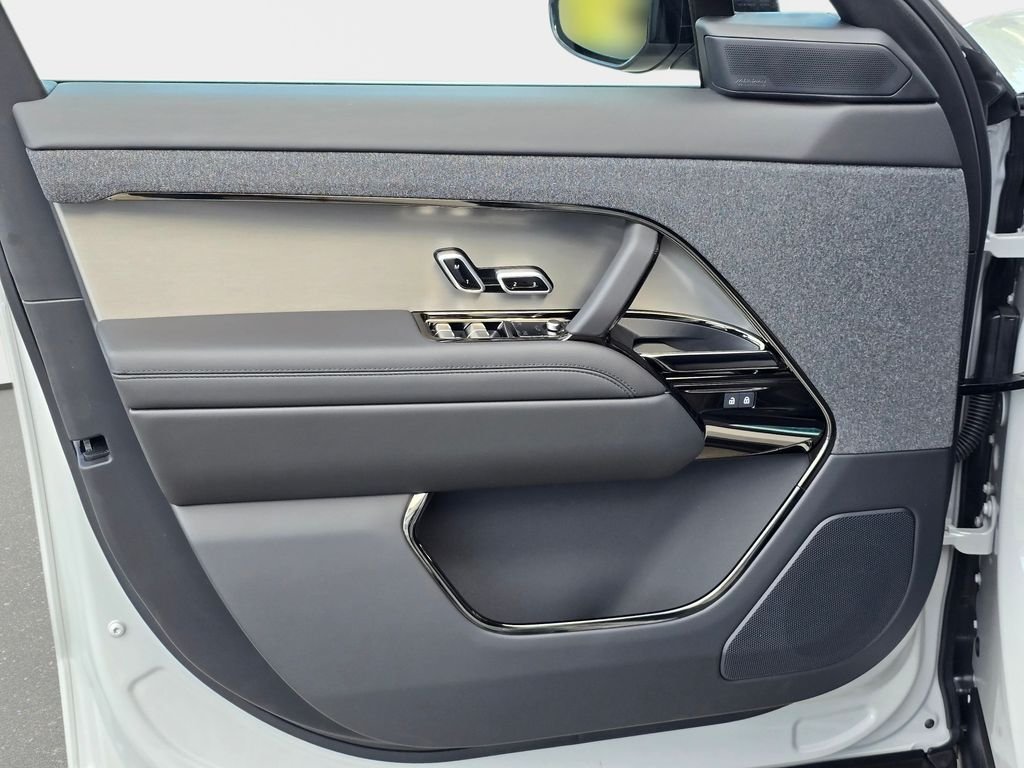 New 2026 Borasco Grey LAND ROVER Dynamic SE image 27
