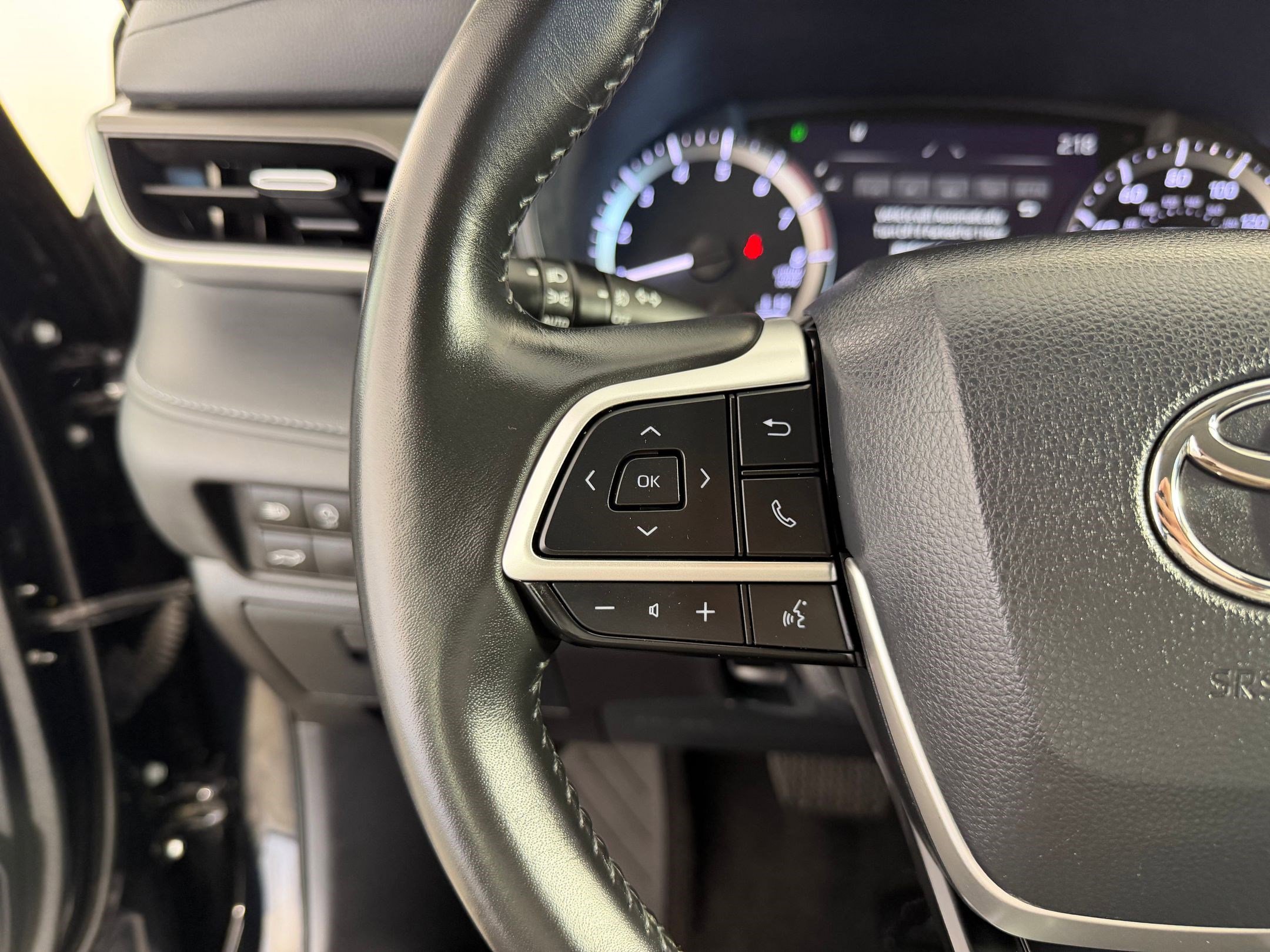 2024 Toyota Highlander LE - Photo 16