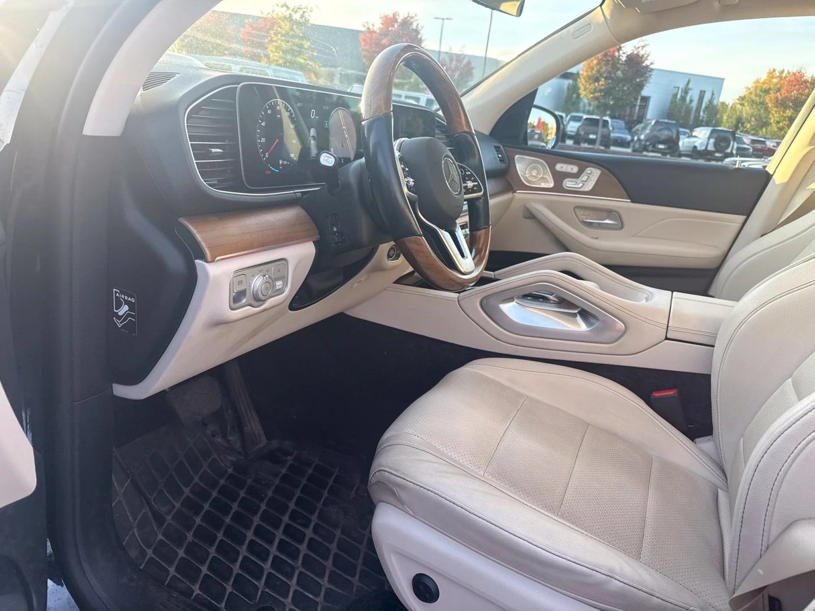 Used 2022  Mercedes-Benz  image 9