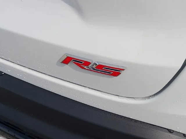 New 2026 Summit White Chevrolet 1RS image 32