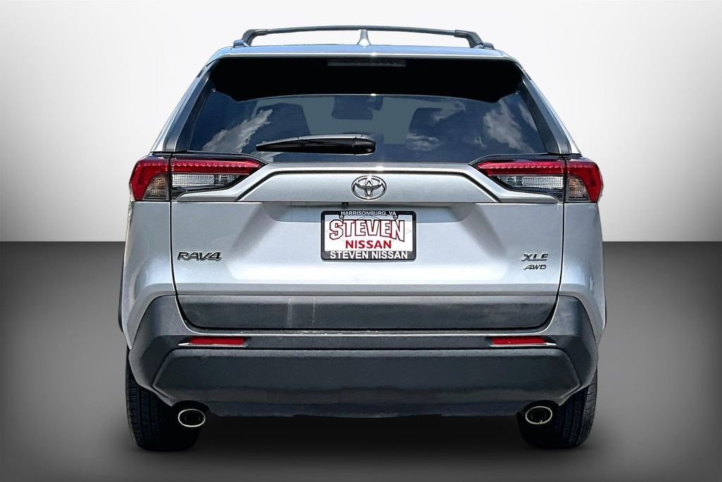 Used 2021 Silver Toyota XLE Premium image 5