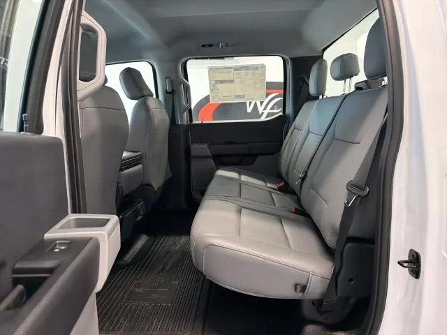 New 2027 Oxford White Ford F-550® XL image 34