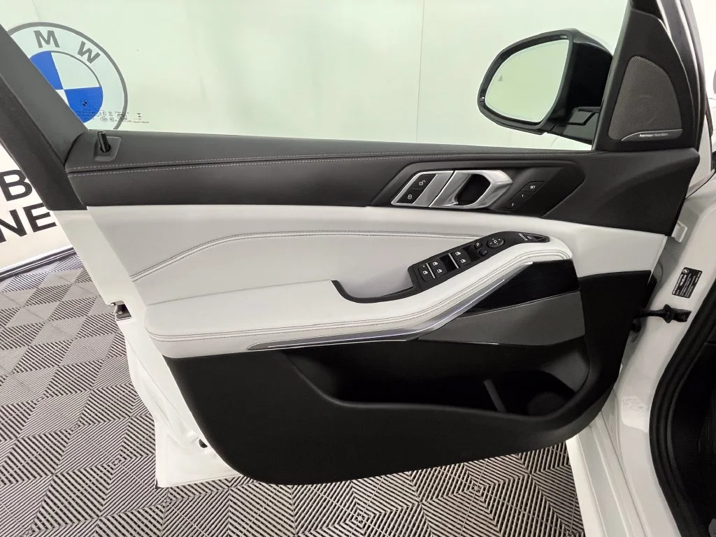 Certified Used 2026 White Metallic BMW xDrive40i image 28