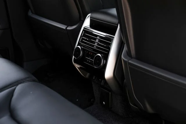 New 2026  Land Rover SE image 43