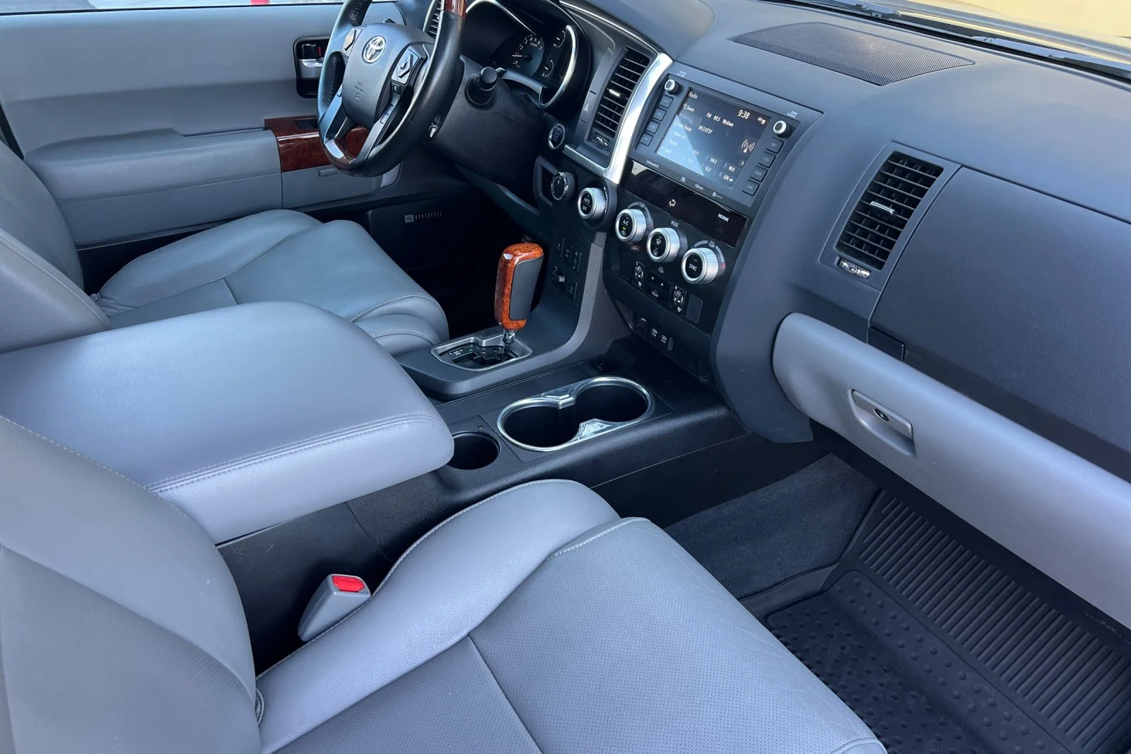 Used 2022 Magnetic Gray Metallic Toyota Platinum image 19