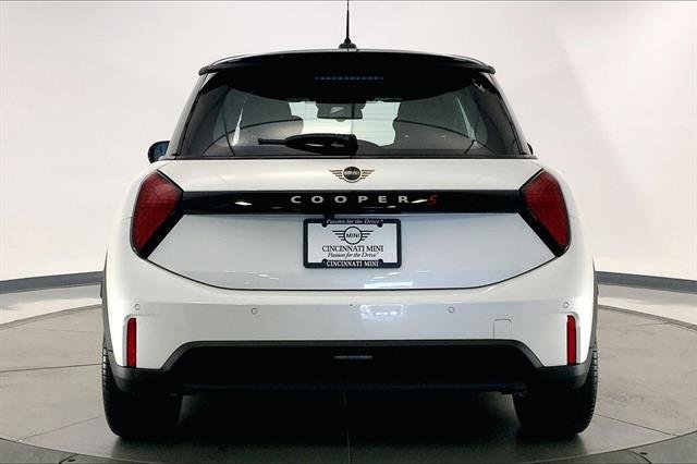 2025 Mini Cooper S Hardtop 2 Door Iconic photo 3