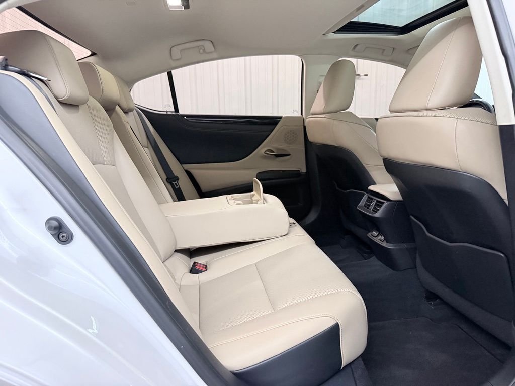 Used 2021 White Lexus 350 image 38
