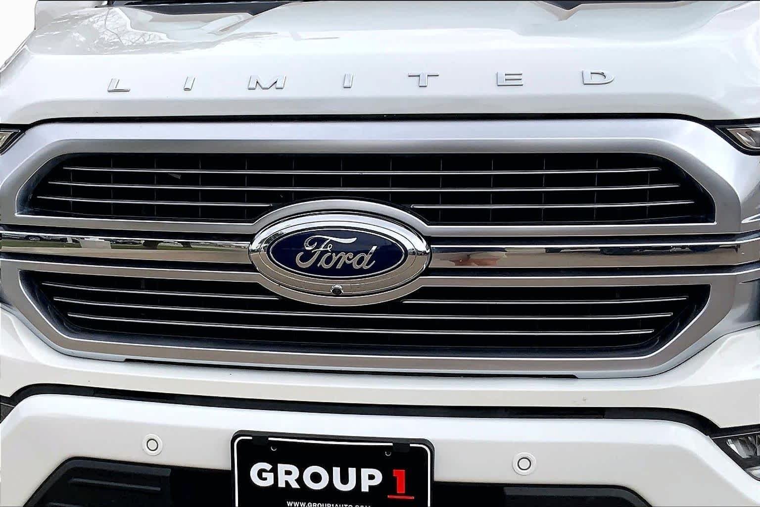 Used 2021 Star White Metallic Tri-Coat Ford Limited image 30