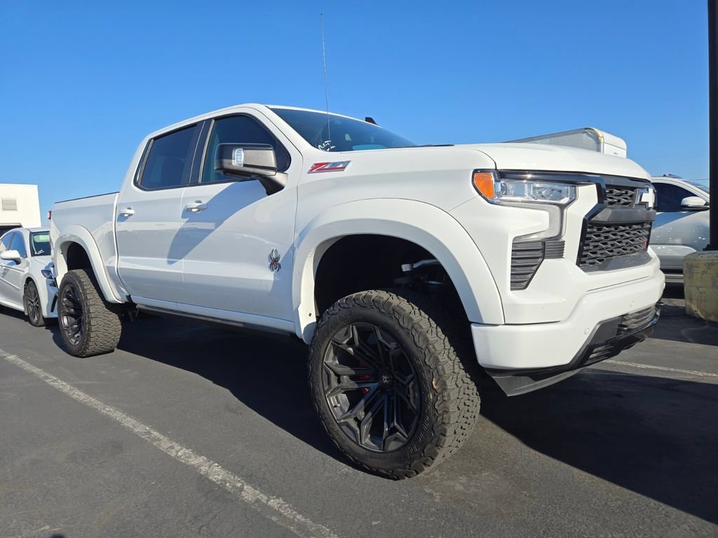 Used 2025 Summit White Chevrolet RST image 1