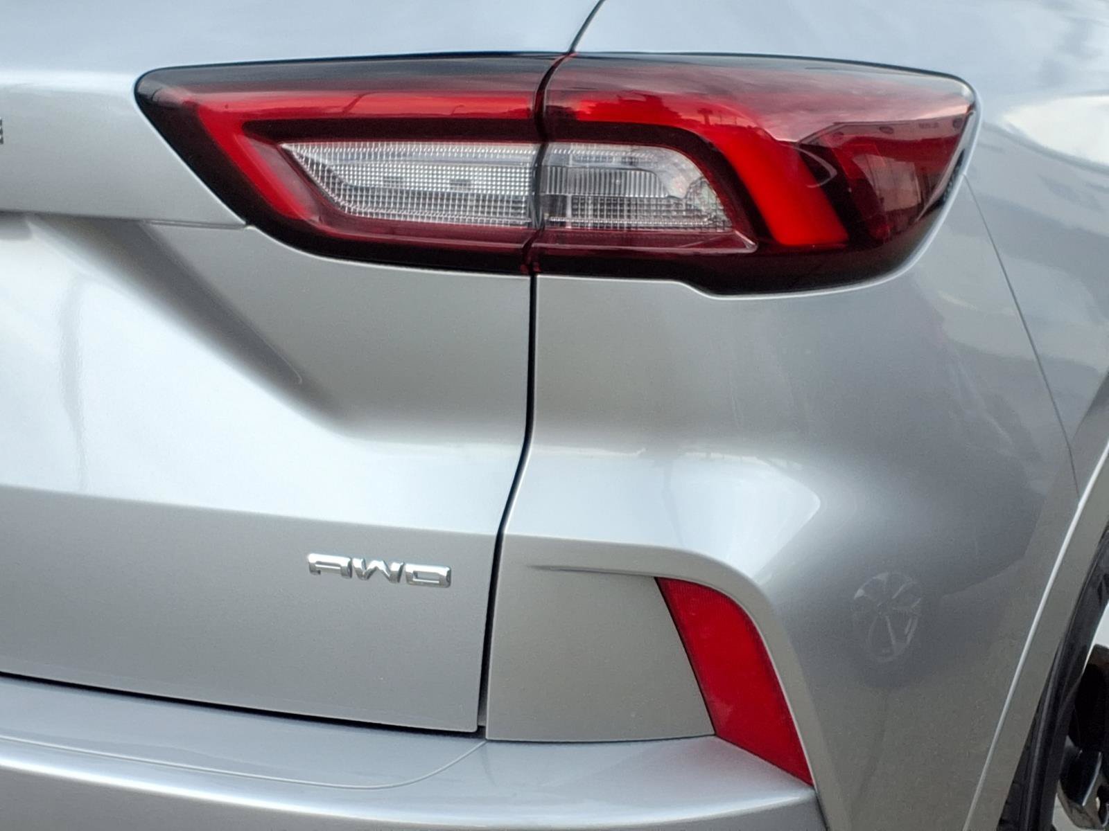 Used 2023 Iconic Silver Metallic Ford ST-Line Select image 24