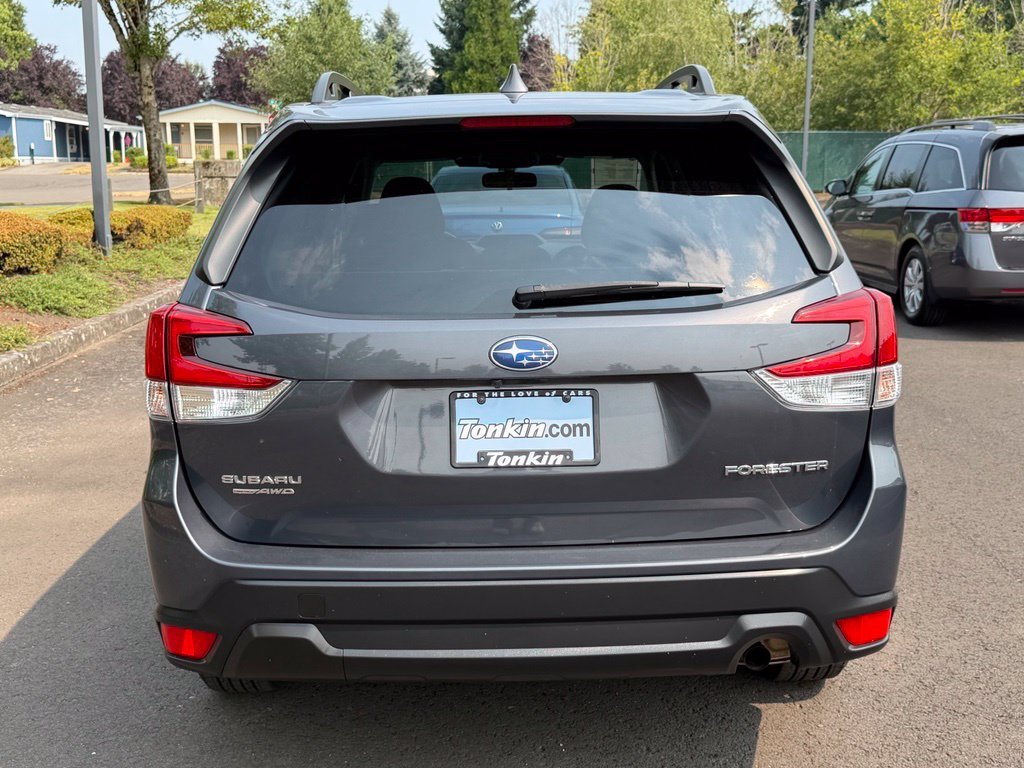 Used 2022 Gray Metallic Subaru Premium image 6