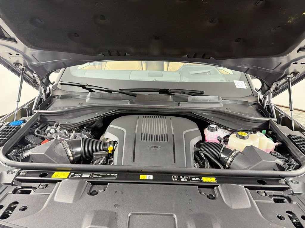 New 2026 Eiger Grey Land Rover SE image 32
