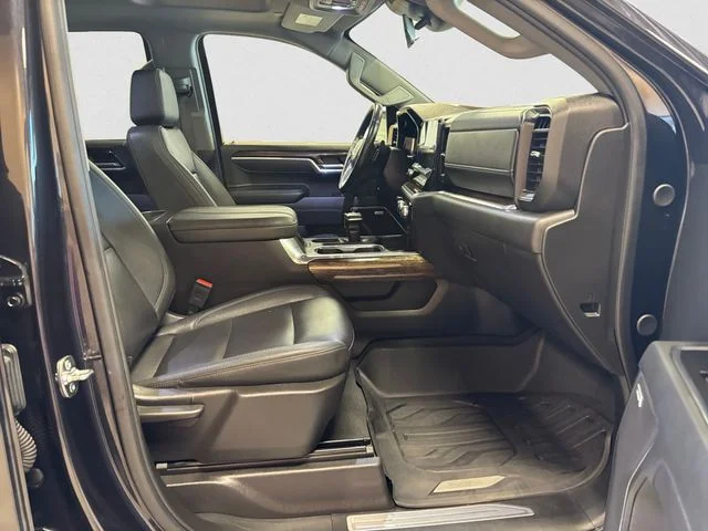 Used 2025 Silver GMC Elevation image 16