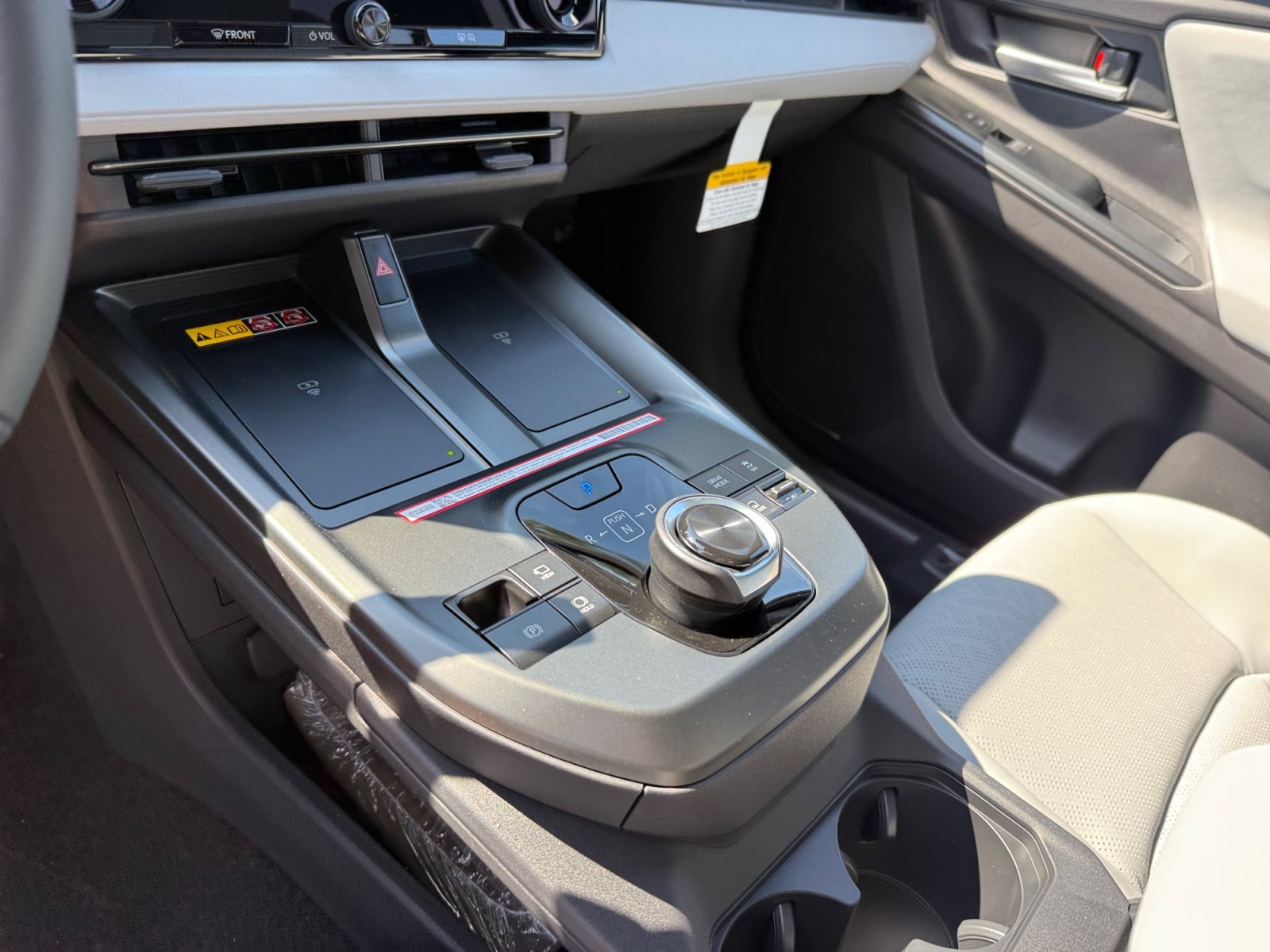 New 2026 CRYSTAL WHITE PEARL Subaru Touring image 13