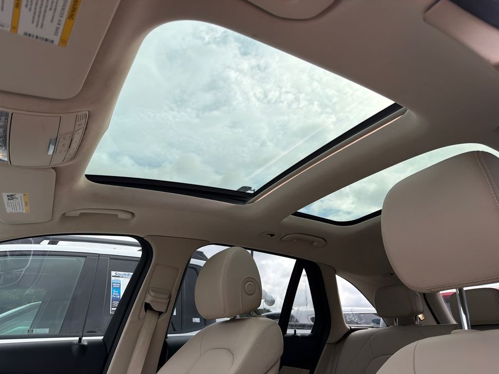 Used 2019  Mercedes-Benz GLC 300 image 32
