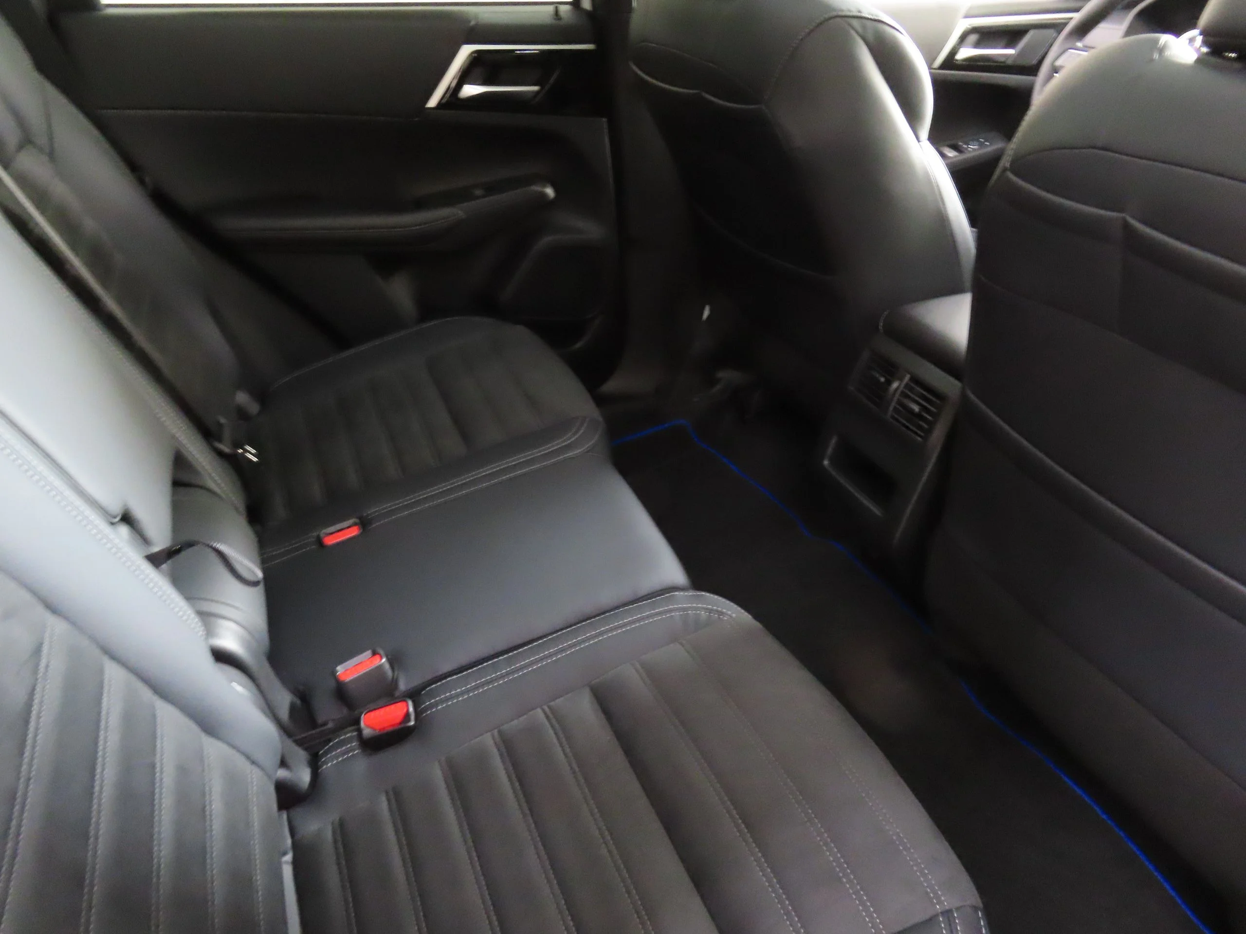 2025 Mitsubishi Outlander Plug-in Hybrid SE - Photo 23