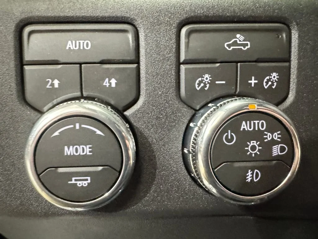 New 2026 Sterling Metallic GMC Elevation image 19