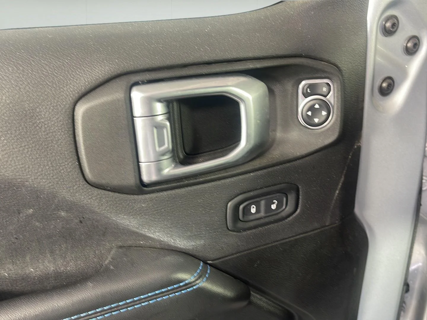 Used 2024 Silver Zynith Clearcoat Jeep High Altitude image 14