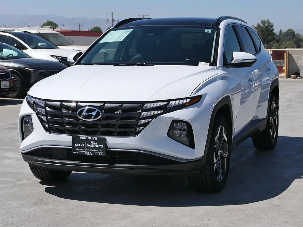 Used 2024 White Hyundai SEL Convenience image 7
