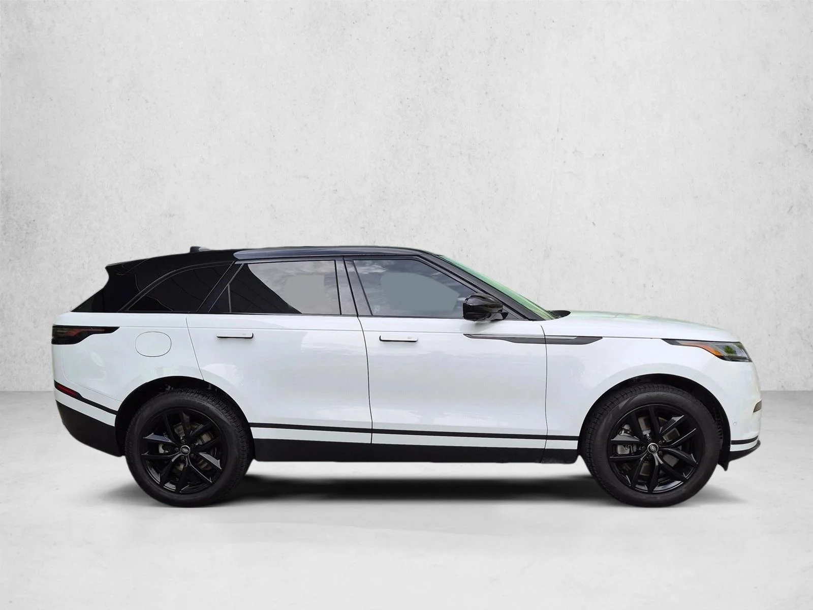 Used 2026 Fuji White Land Rover S image 4