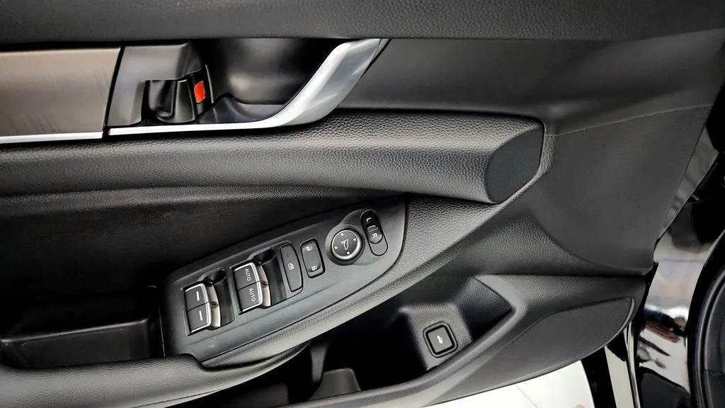 Used 2020  Honda LX image 22