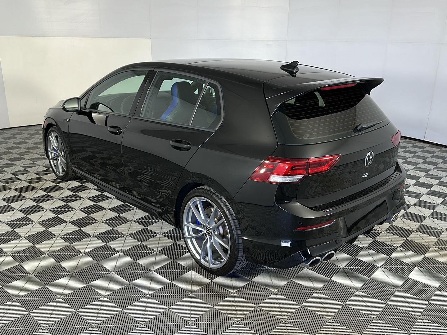 Used 2024 Mythos Black Metallic Volkswagen 4Motion image 10