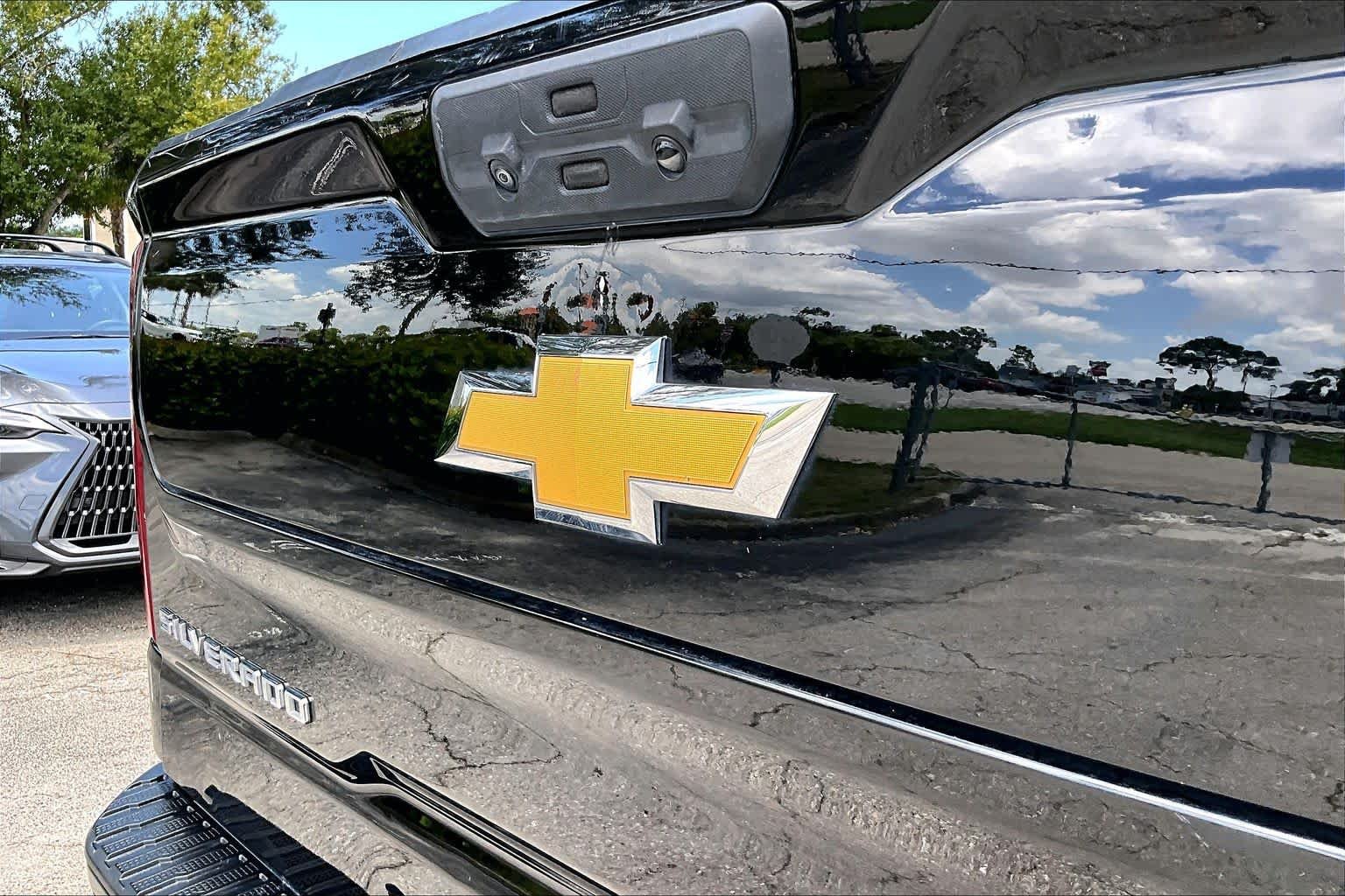 Used 2024 Black Chevrolet Custom image 31