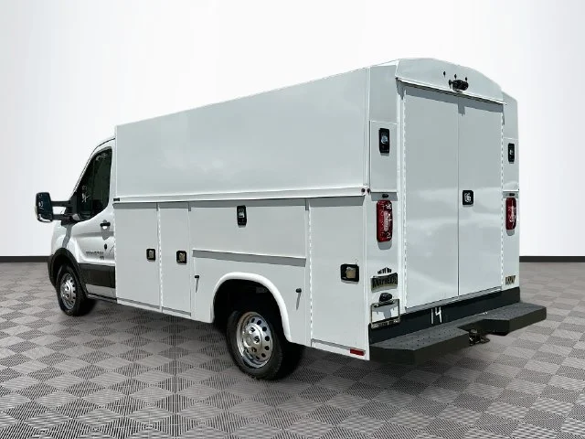 New 2025 Oxford White Ford Base image 4