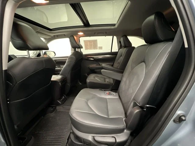 Used 2021 Blue Toyota Platinum image 27