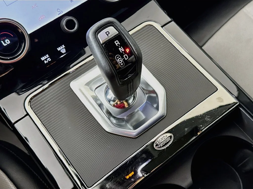Used 2023 Gray Land Rover R-Dynamic SE image 21