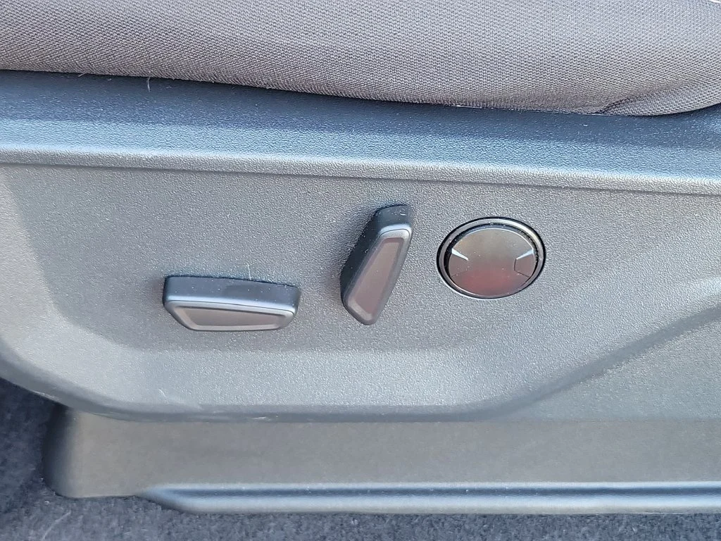 New 2026 Agate Black Metallic Ford XLT image 6