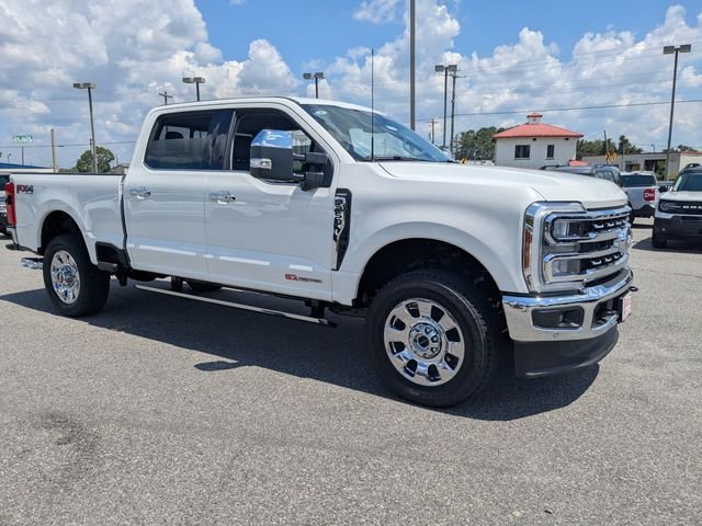 New 2026 Star White Metallic Tri-Coat Ford F-250® Lariat® image 2
