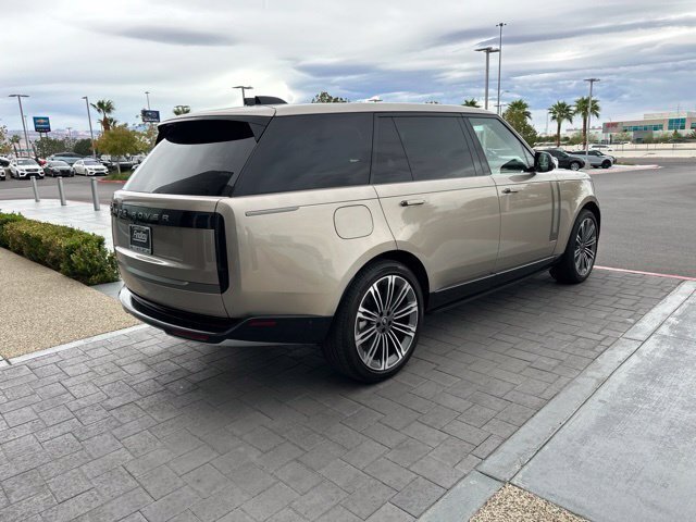 Used 2025 Gold Land Rover SE image 5