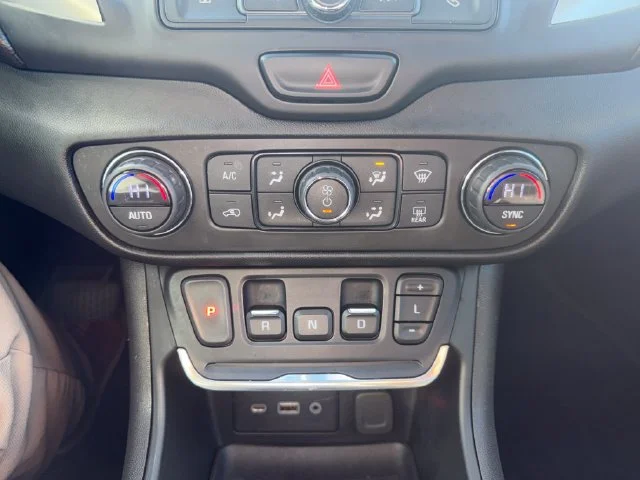 Used 2018 Black GMC SLE image 23