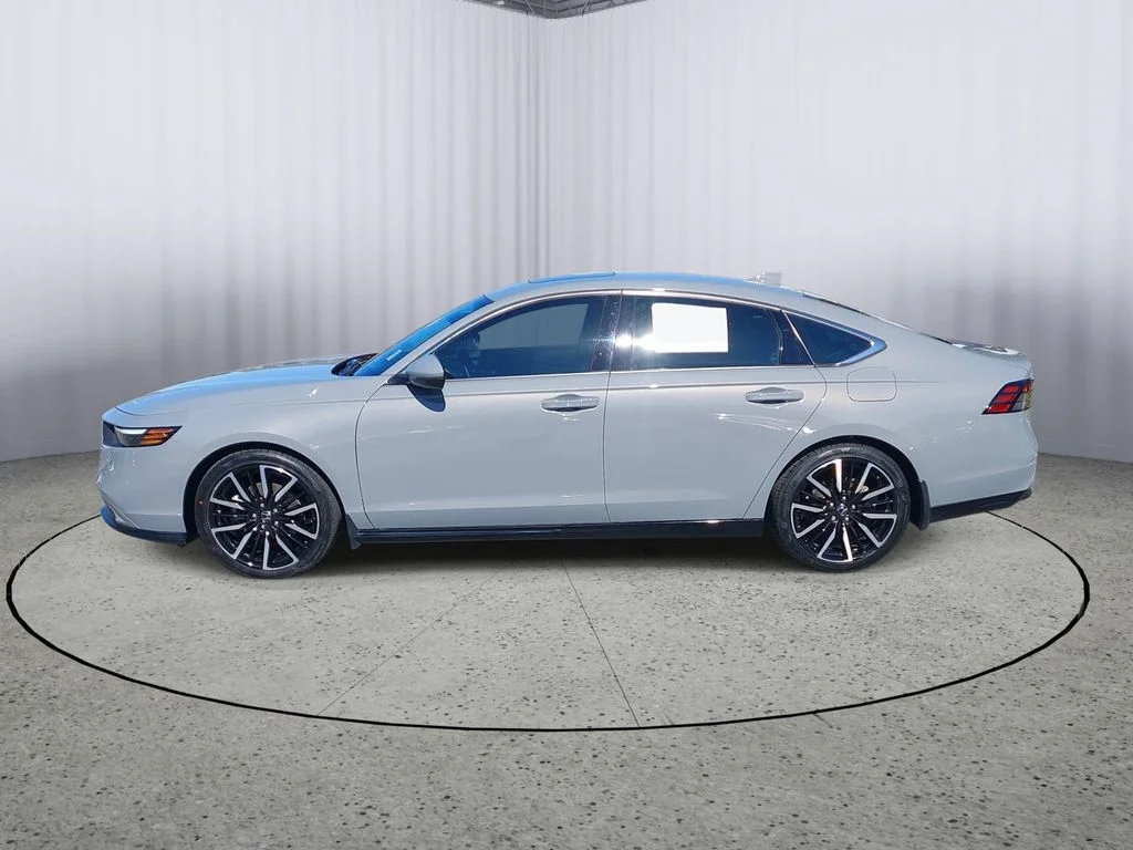 Used 2024  Honda Touring image 6