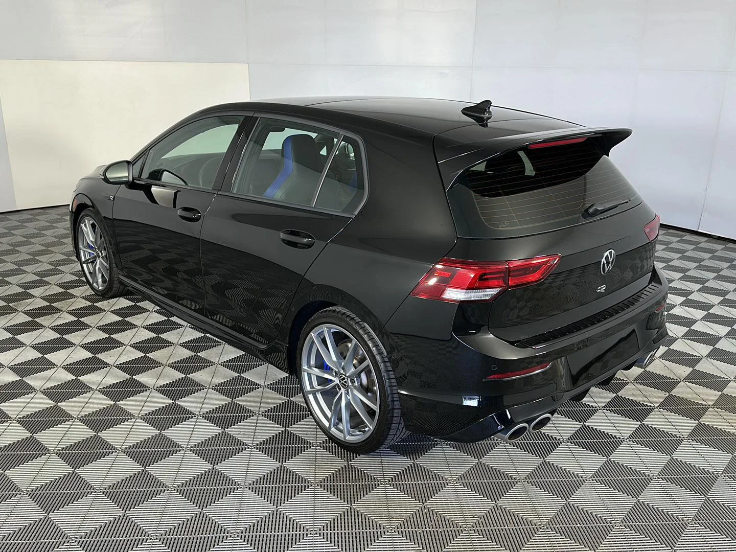Used 2024 Mythos Black Metallic Volkswagen 4Motion image 10