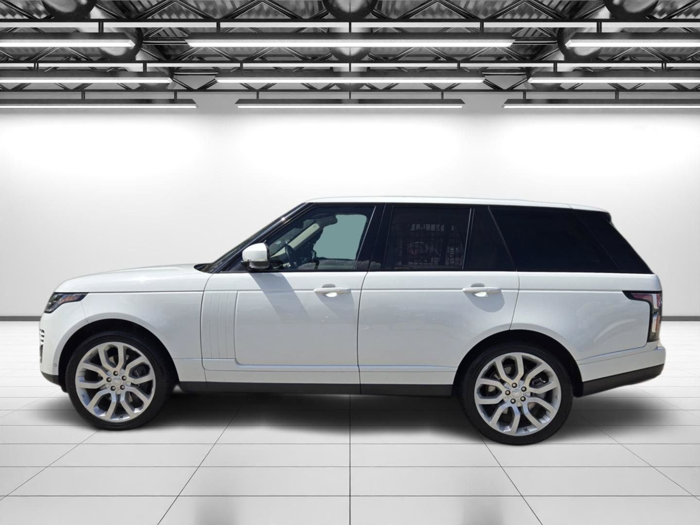 Used 2018 Fuji White Land Rover 5.0L V8 Supercharged image 6