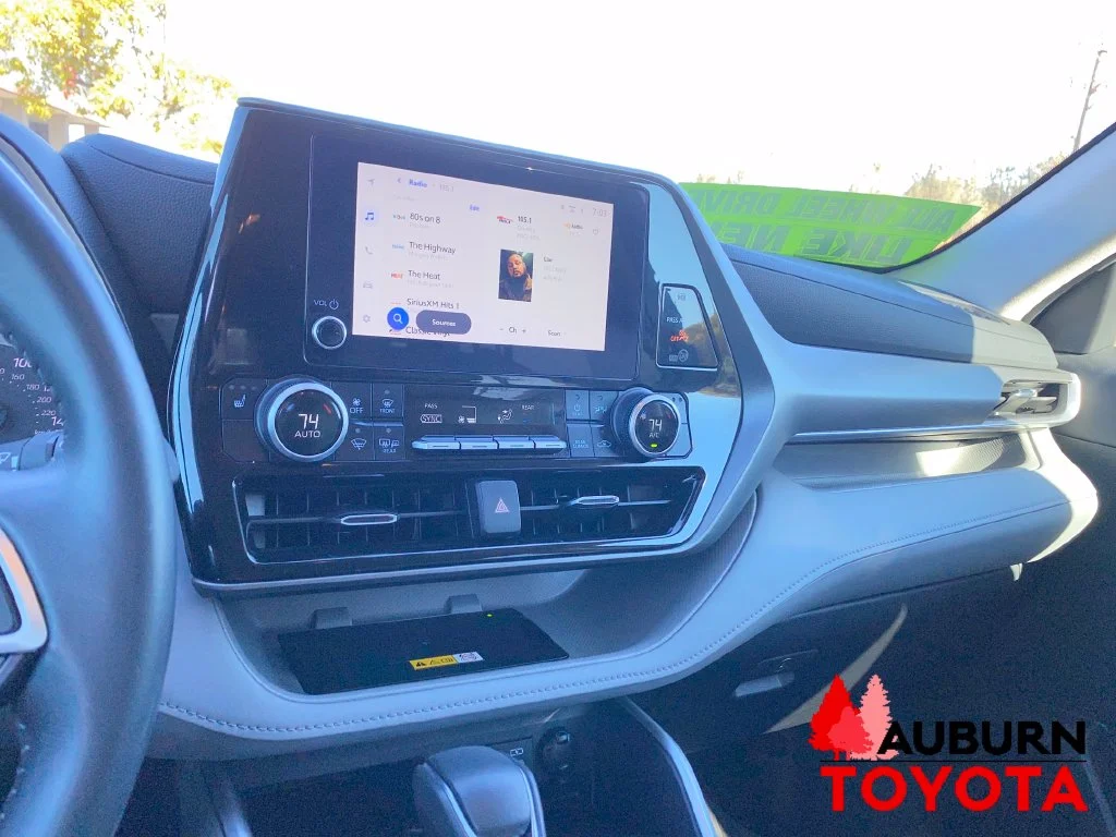 Used 2024 Wind Chill Pearl Toyota XLE image 17