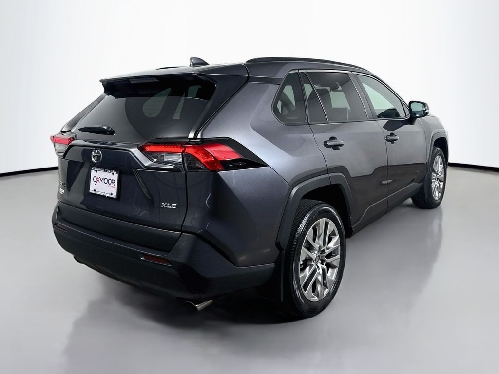 Used 2024 Magnetic Gray Metallic Toyota XLE Premium image 7