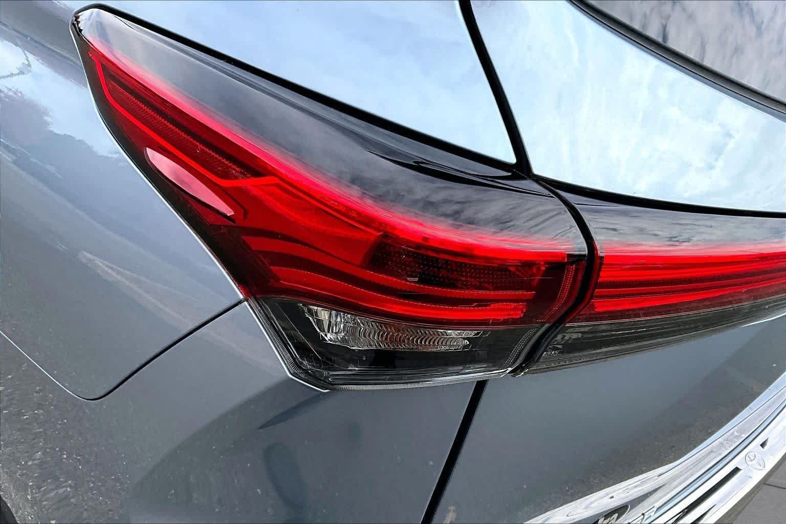 Used 2022 Moon Dust Toyota Platinum image 29