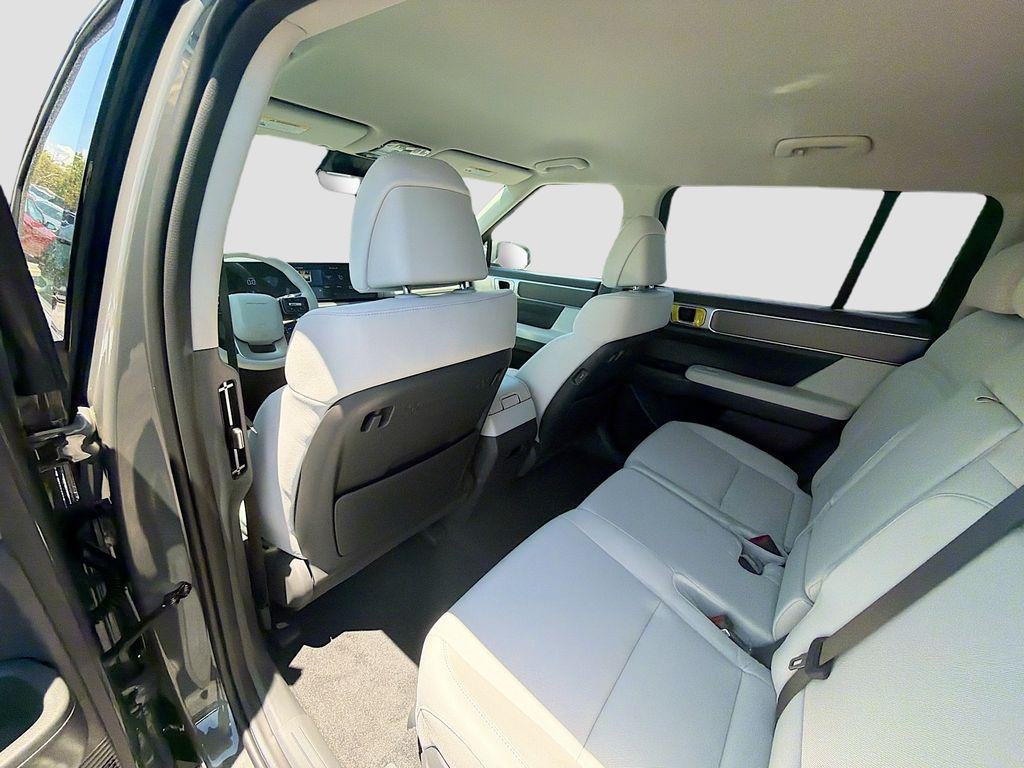 New 2026 Hampton Gray Hyundai SE image 4