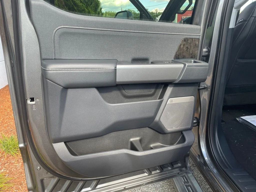 New 2026 CARBONIZED GRAY Ford Lariat image 33