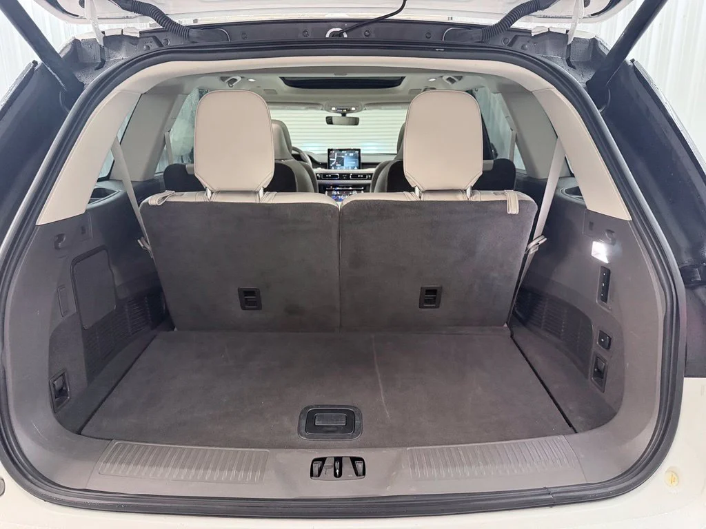 Used 2020 White Lincoln Reserve image 37