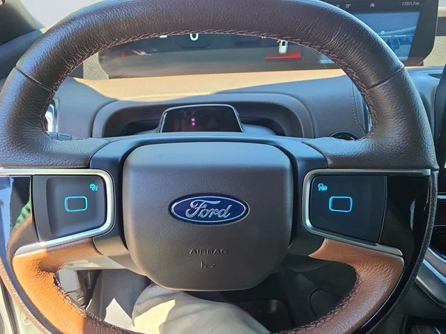 Used 2025  Ford King Ranch image 12